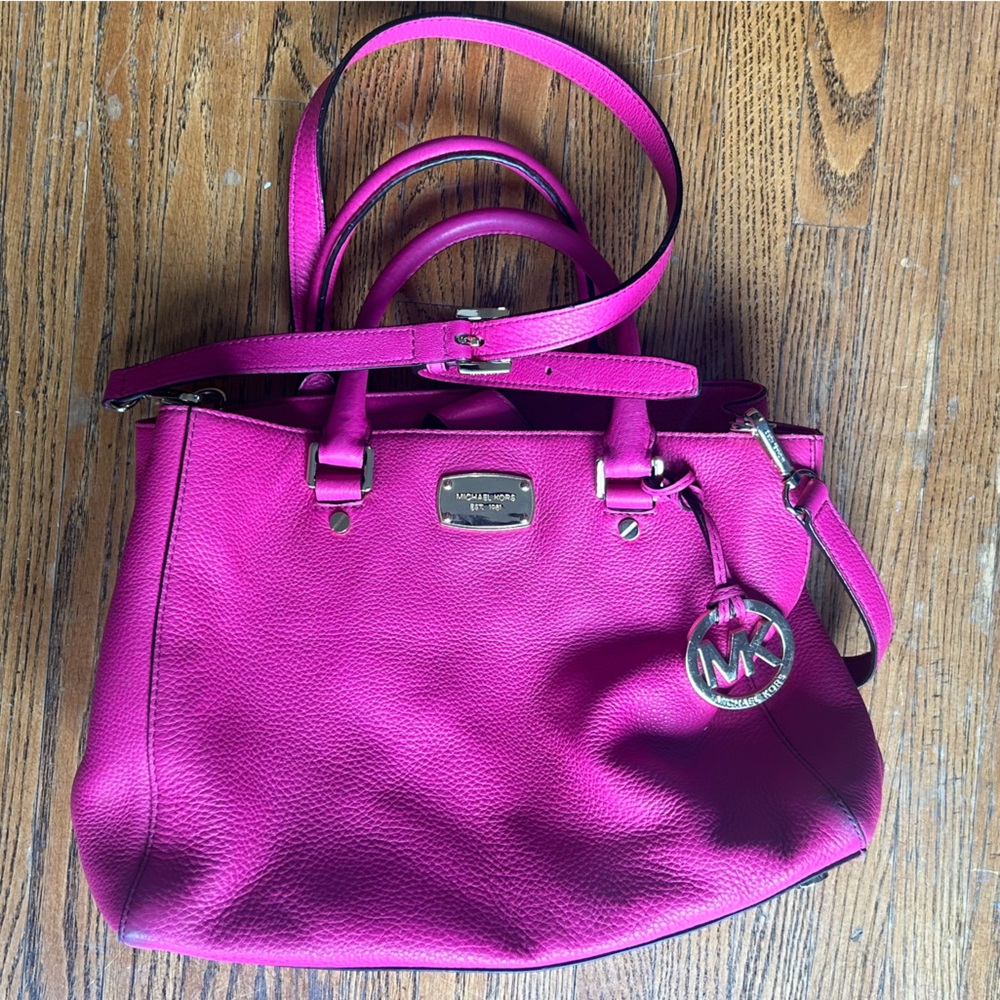Michael kors pink leather shoulder/cross body bag in good condition